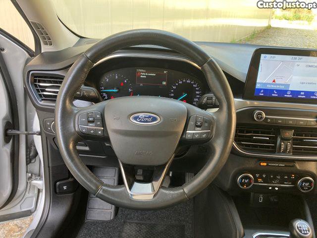 Ford Focus 1.5 TDCi ECOBlue Con — fotografia 19