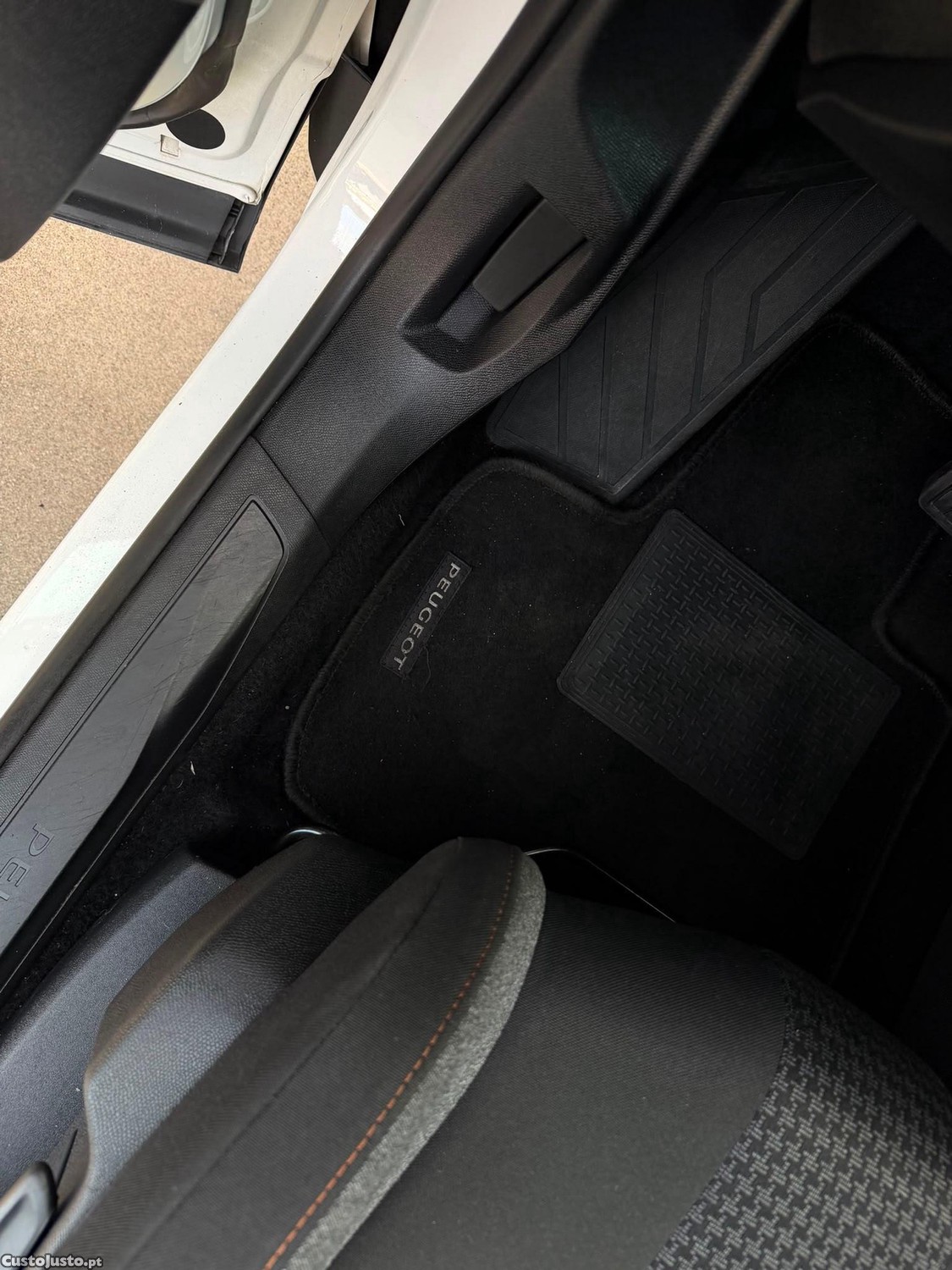 Peugeot 3008 1.5 BlueHDi Allure EAT8 — fotografia 13