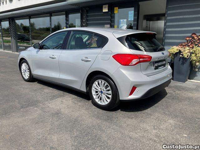 Ford Focus 1.5 TDCi ECOBlue Con — fotografia 25