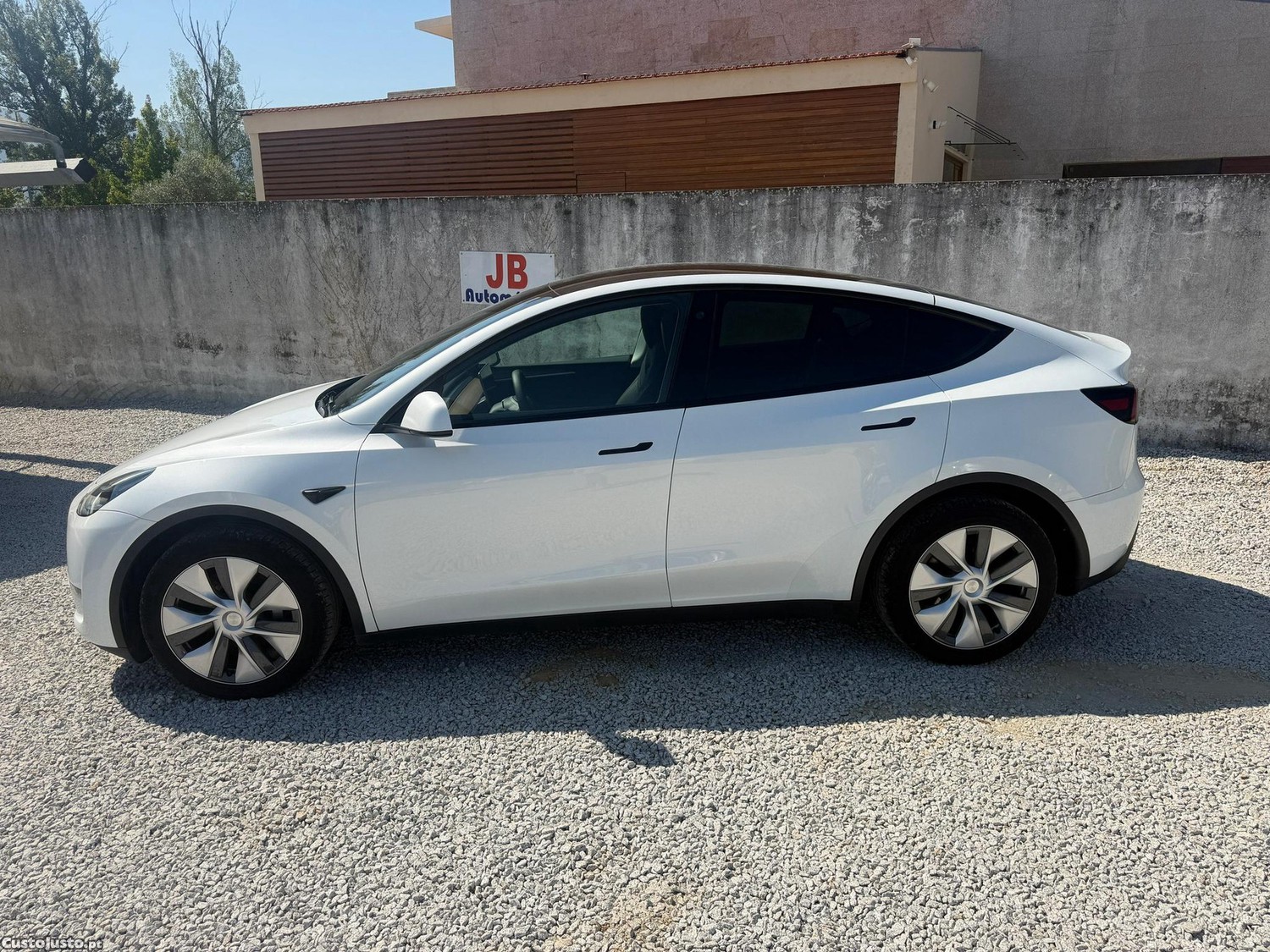 Tesla Model Y Long Range Dual Motor AWD — fotografia 12