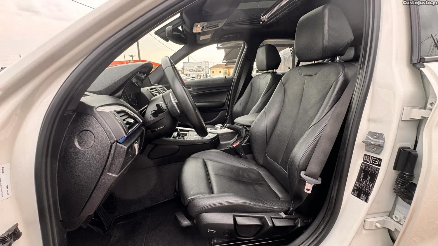 BMW 120 d Pack M Auto — fotografia 16