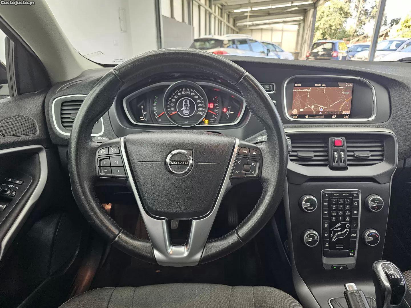 Volvo V40 2.0 d2 momentum — fotografia 8