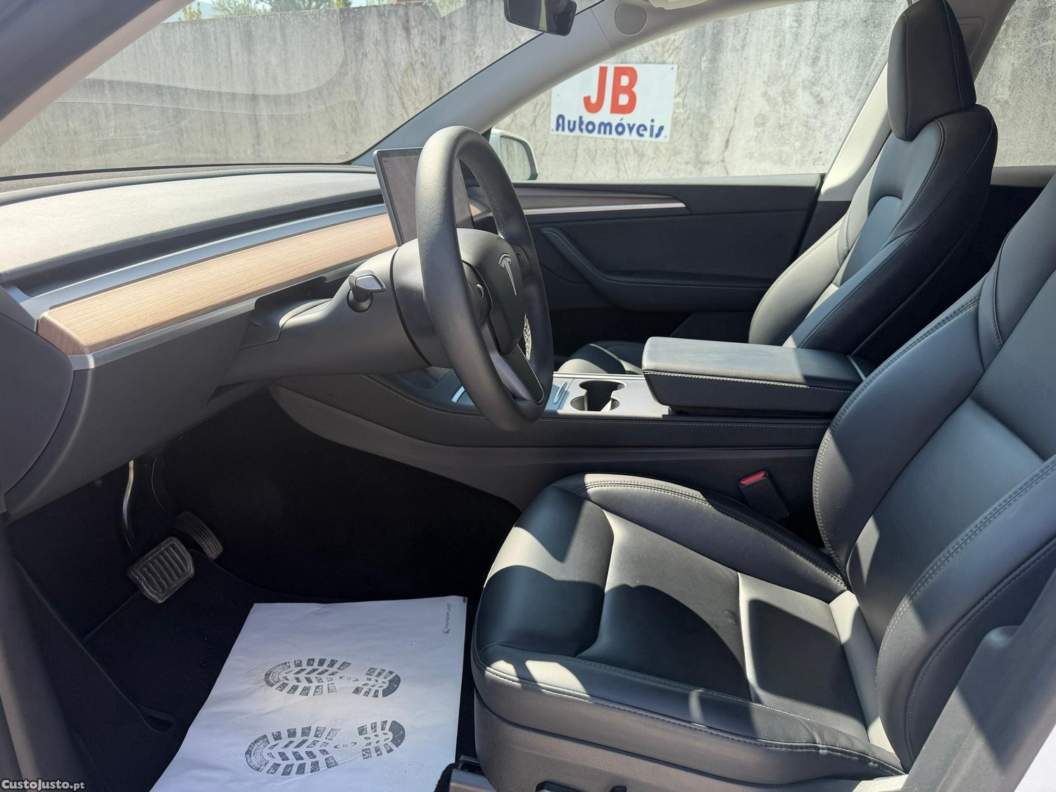 Tesla Model Y Long Range Dual Motor AWD — fotografia 10