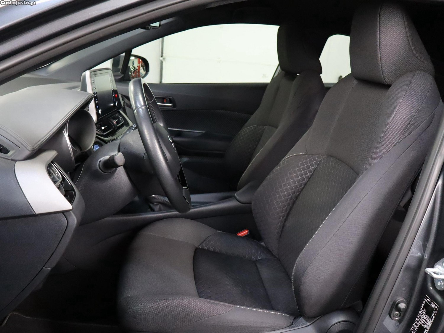Toyota C-HR 1.8 Hybrid Comfort — fotografia 11