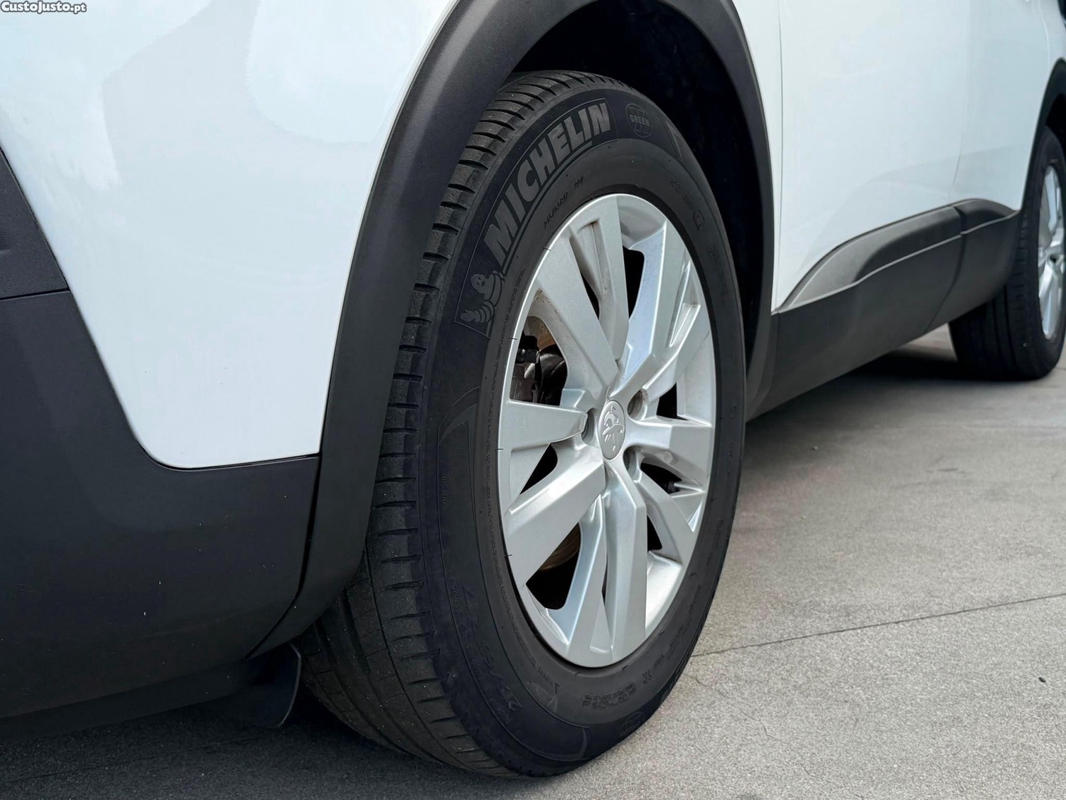 Peugeot 3008 1.5 BlueHDi Allure EAT8 — fotografia 19