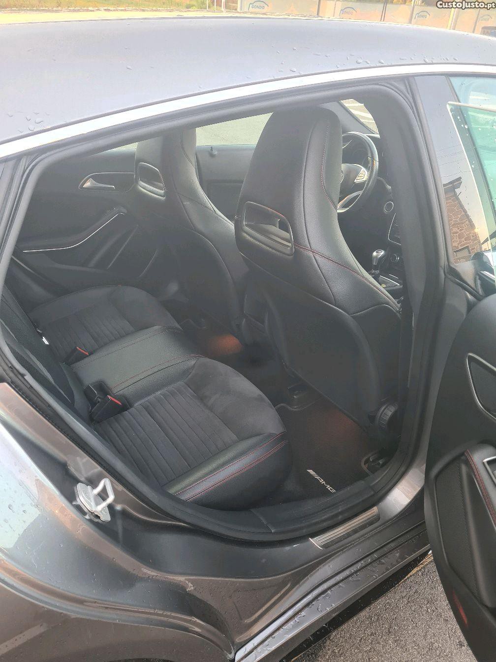 Mercedes-Benz CLA 180 AMG - 16 foto 5