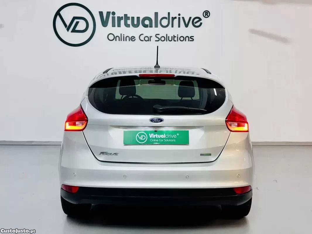 Ford Focus 1.0 ecoboost s&s active x — fotografia 12