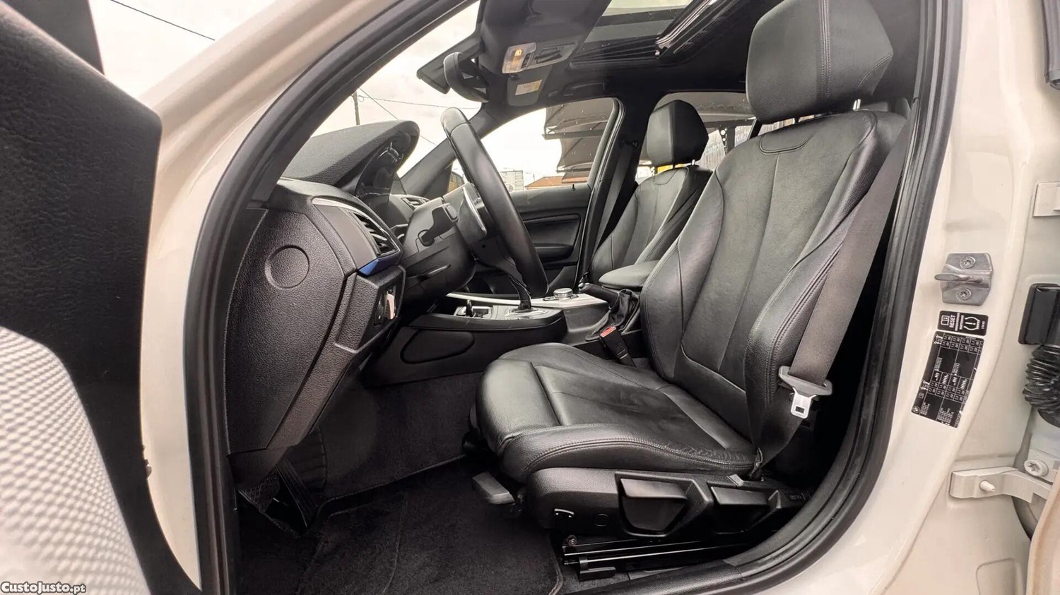 BMW 120 d Pack M Auto — fotografia 15