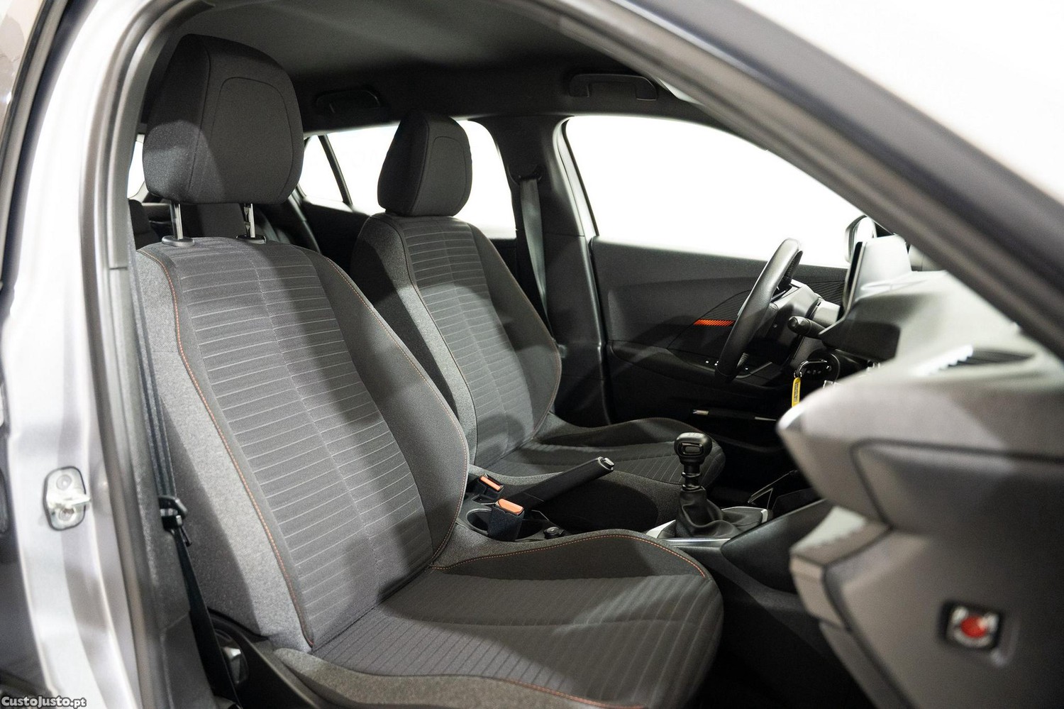 Peugeot 2008 1.2 PureTech Active Pack — fotografia 3
