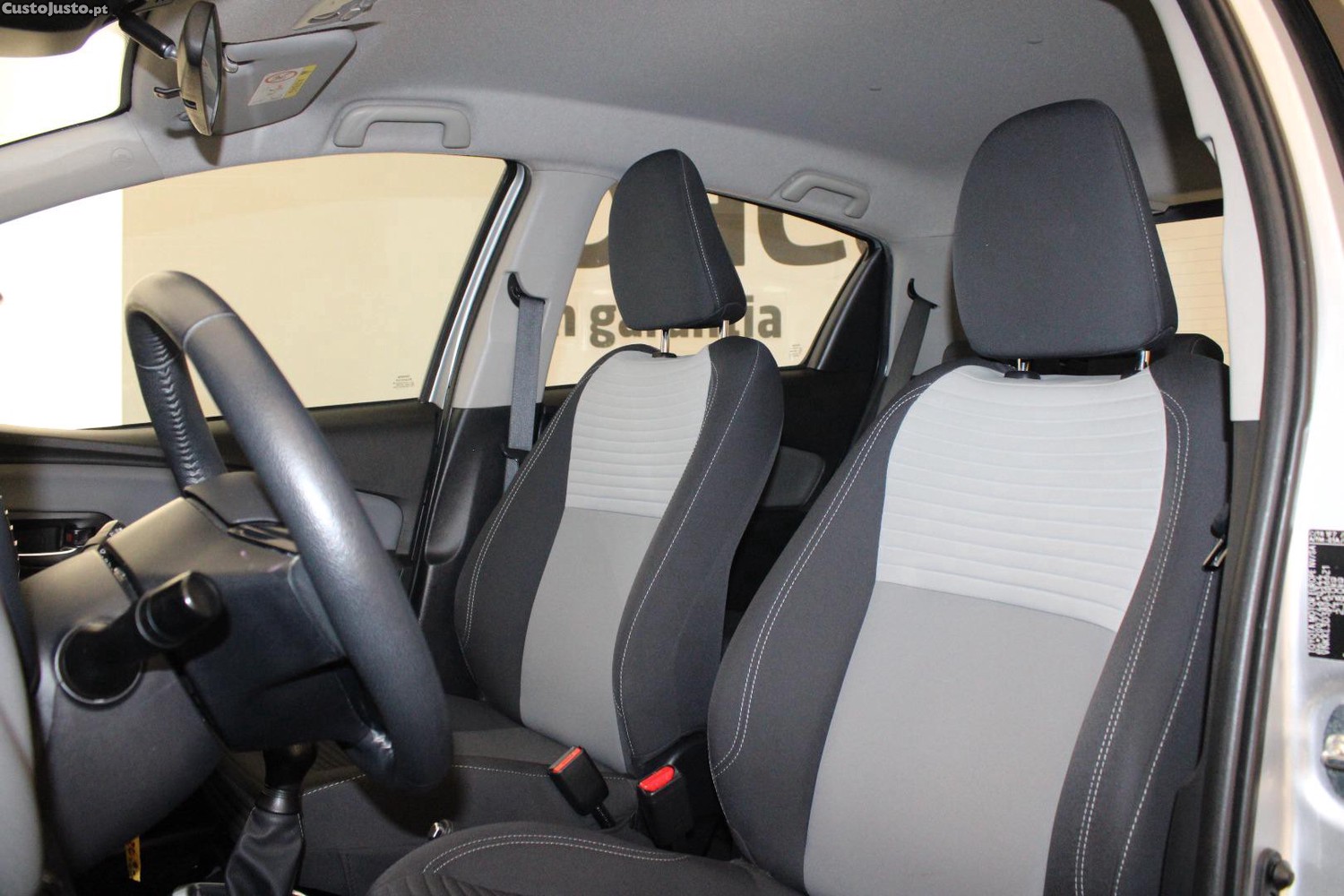 Toyota Yaris 1.0 COMFORT — fotografia 8
