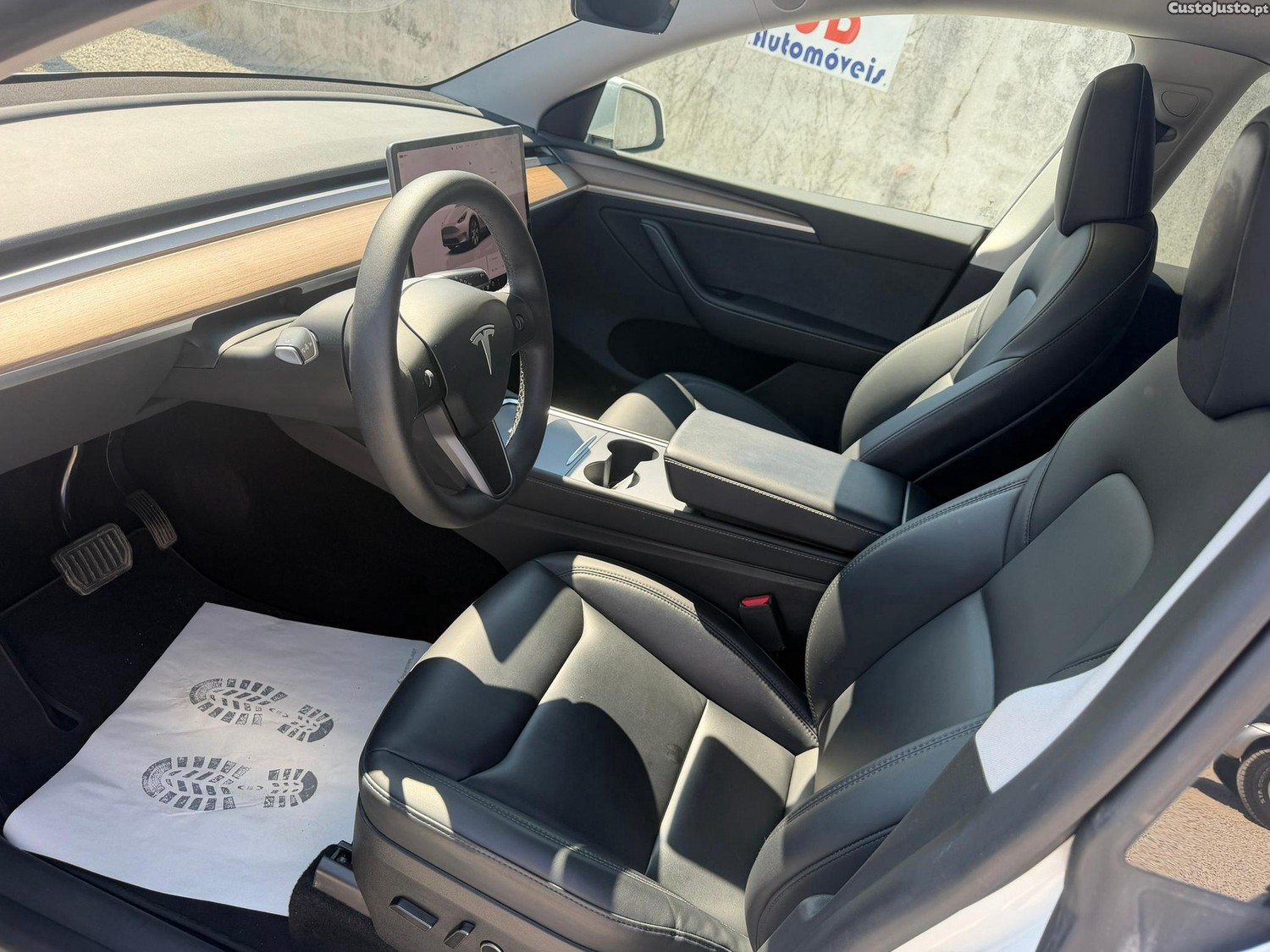 Tesla Model Y Long Range Dual Motor AWD — fotografia 11