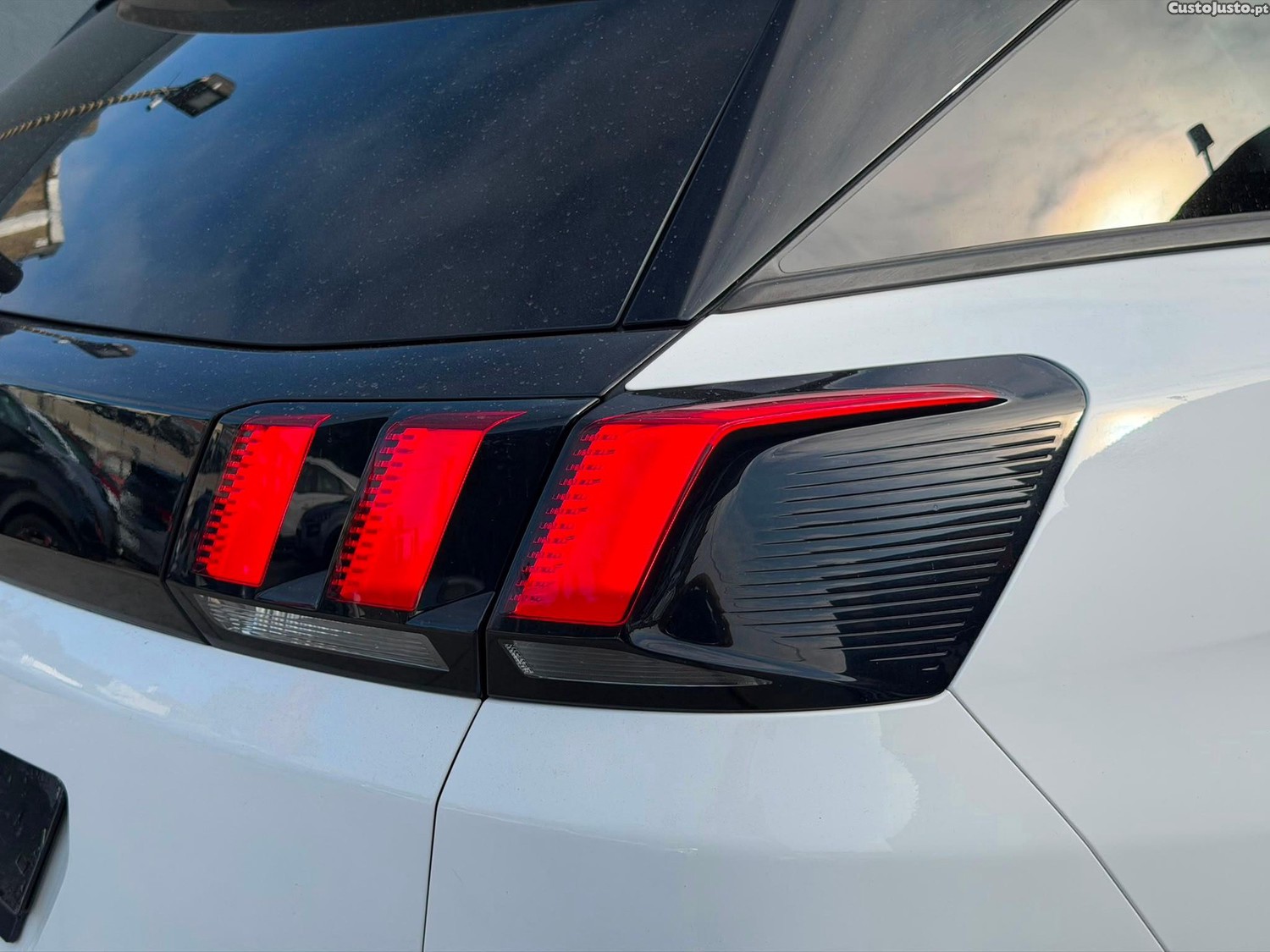 Peugeot 3008 1.5 BlueHDi Allure EAT8 — fotografia 17