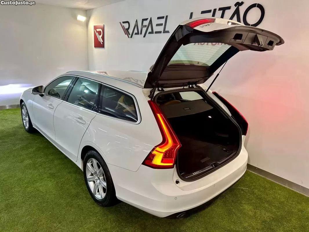 Volvo V90 2.0 d4 momentum geartronic — fotografia 3