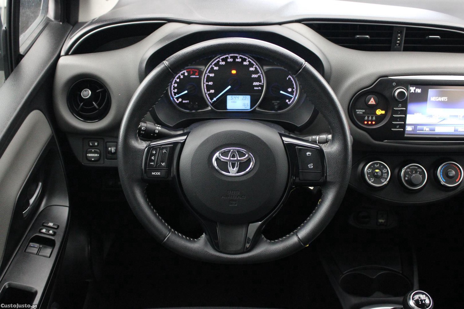 Toyota Yaris 1.0 COMFORT — fotografia 23