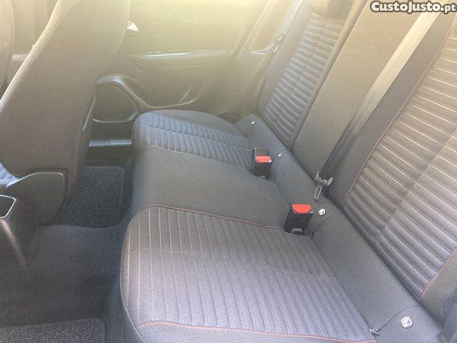 Peugeot 2008 1.2 PureTech Active — fotografia 5