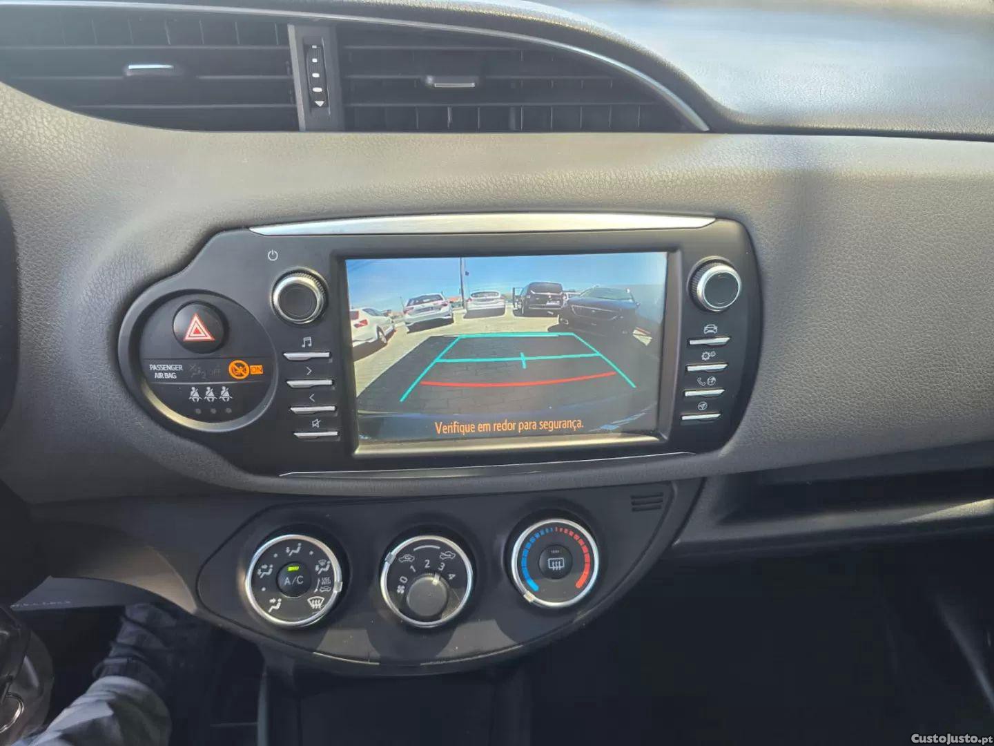 Toyota Yaris 1.0 vvt-i comfort — fotografia 4