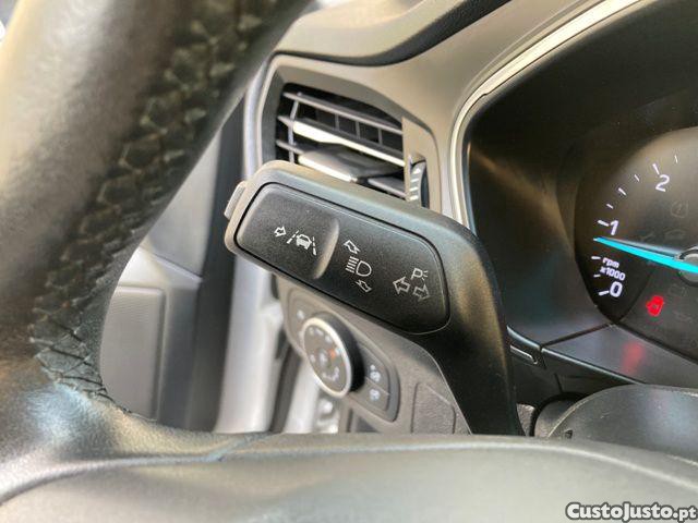 Ford Focus 1.5 TDCi ECOBlue Con — fotografia 17