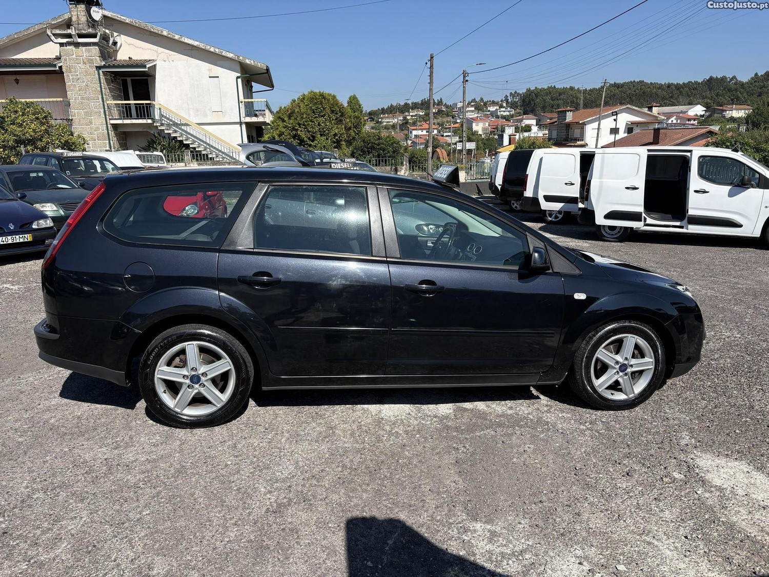 Ford Focus SW 1.6 TDCi Connec. — fotografia 24
