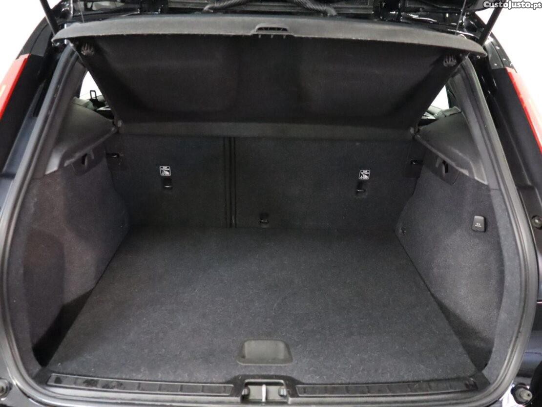 Volvo XC 40 1.5 T4 PHEV Essential — fotografia 2