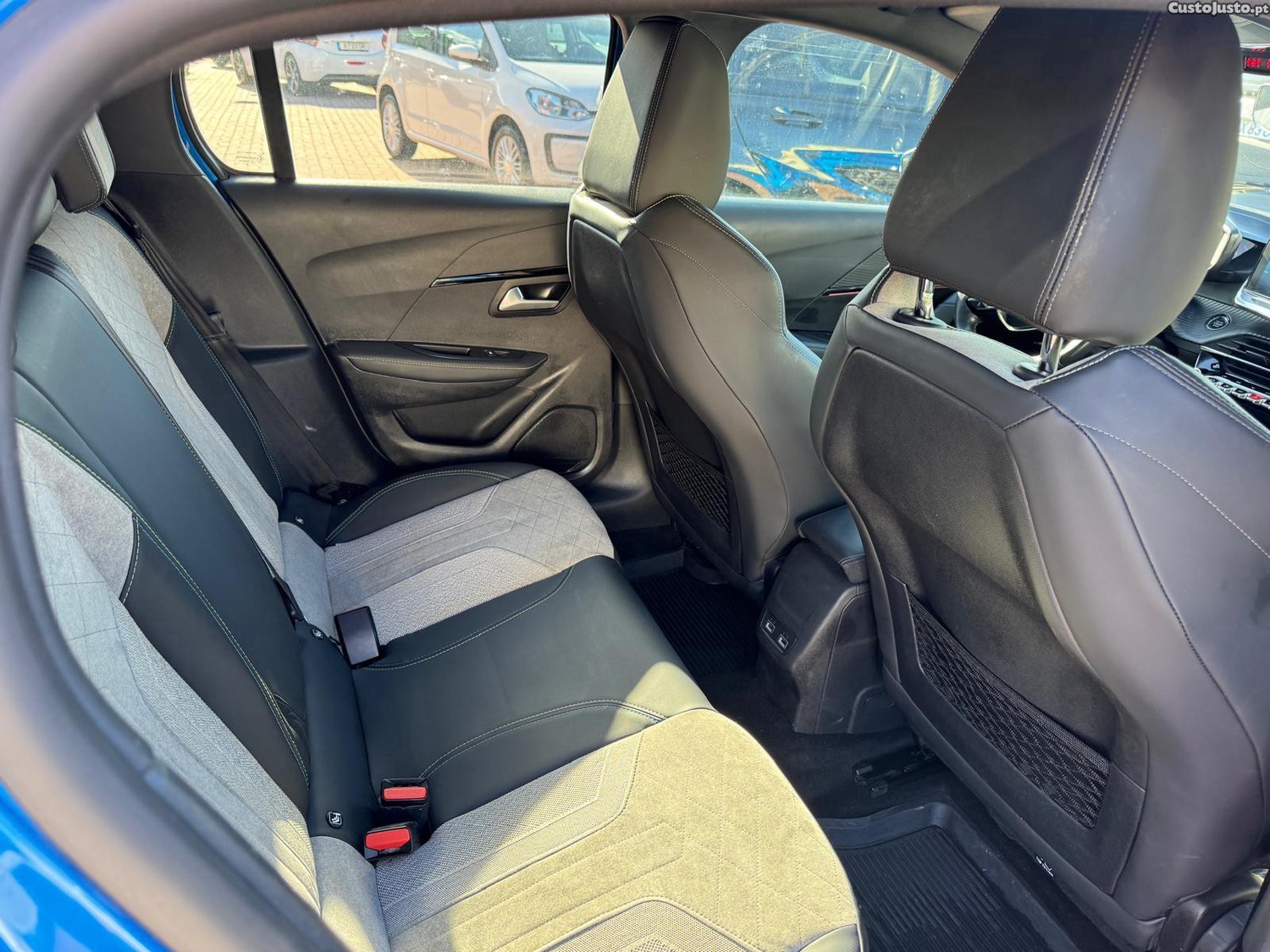 Peugeot 208 50 kWh GT Pack - 20 foto 4