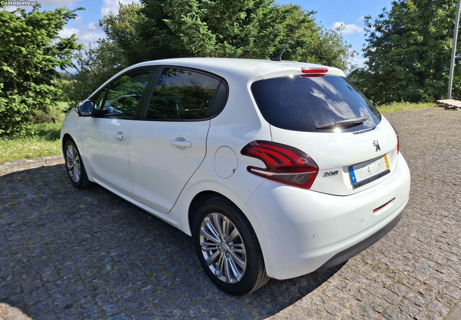Peugeot 208 1.5 HDi Signiture 102cv (TROCA) — photo 3