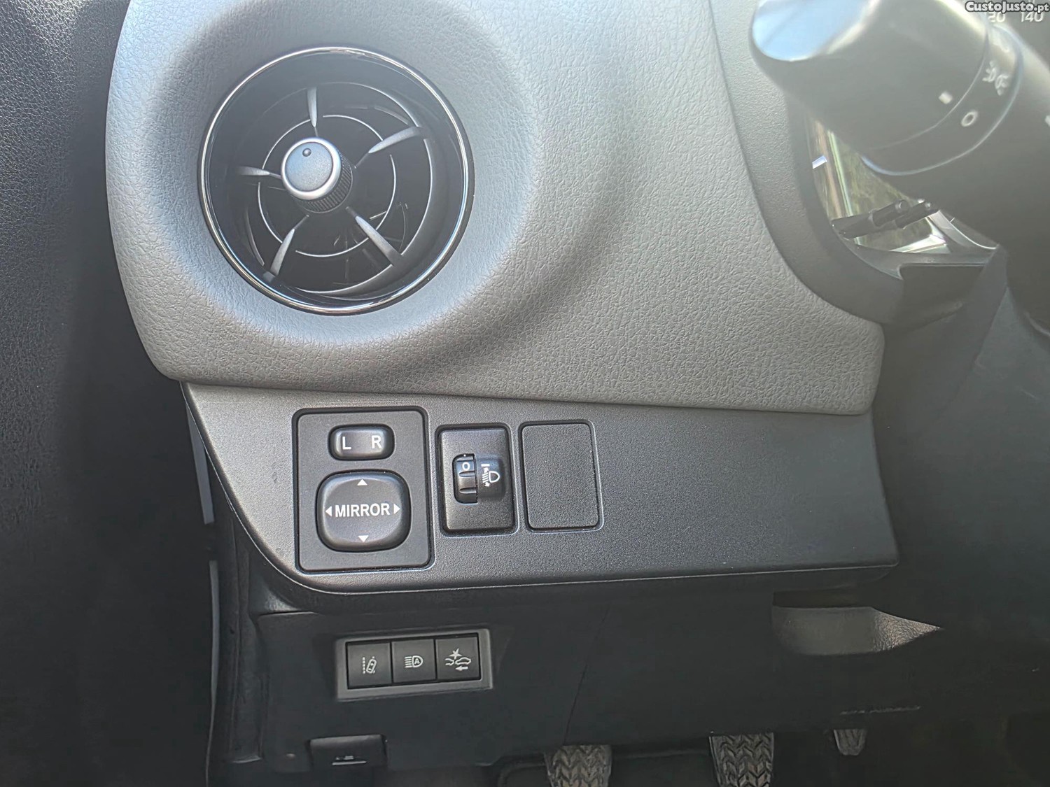 Toyota Yaris 1.0 VVT-I COMFORT 72CV — fotografia 5