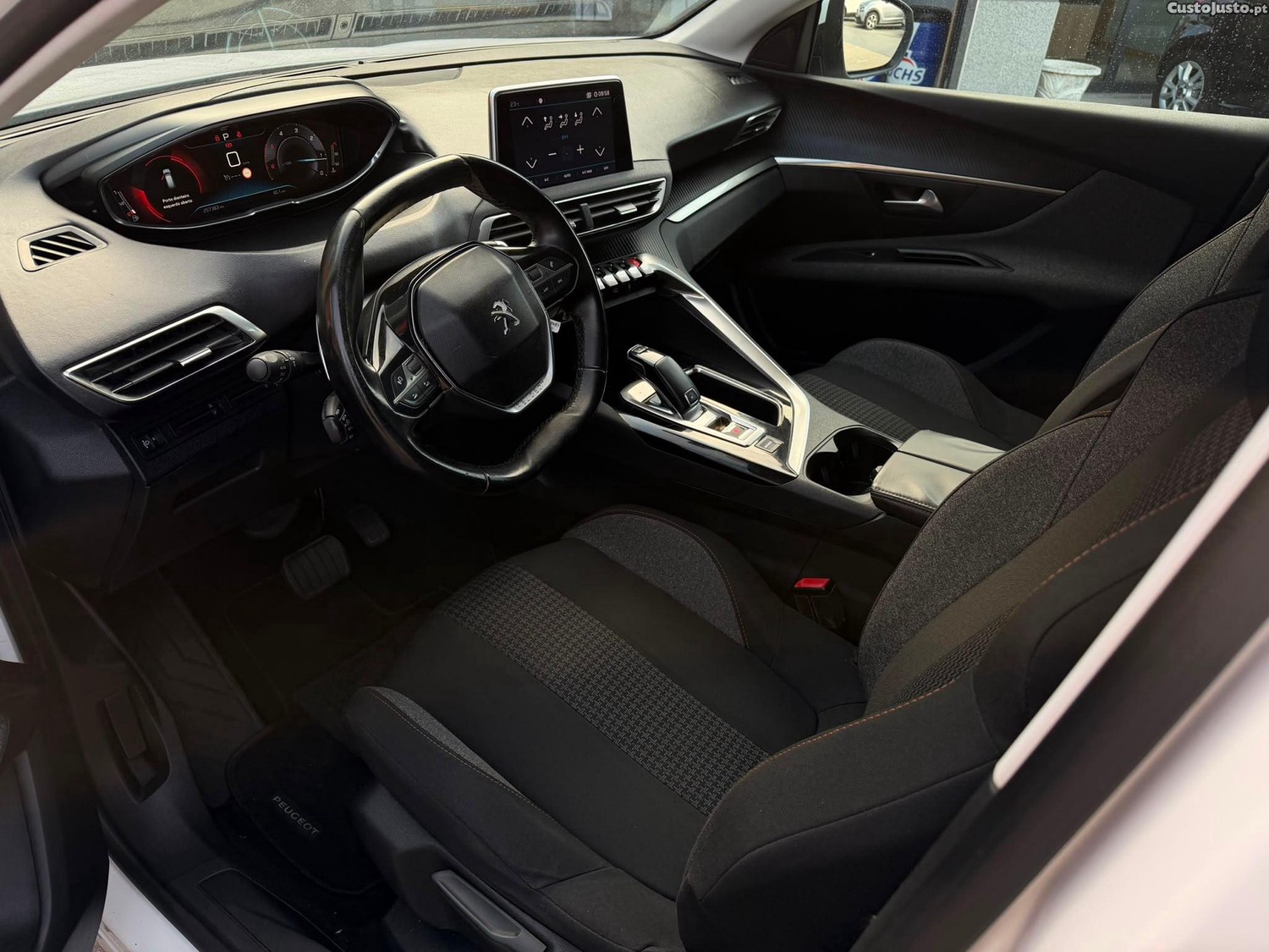 Peugeot 3008 1.5 BlueHDi Allure EAT8 — fotografia 15