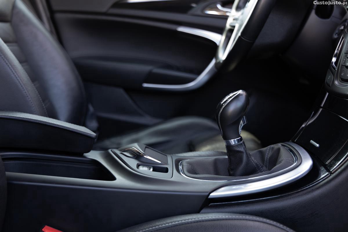 Opel Insignia Sports Tourer Sw — fotografia 2