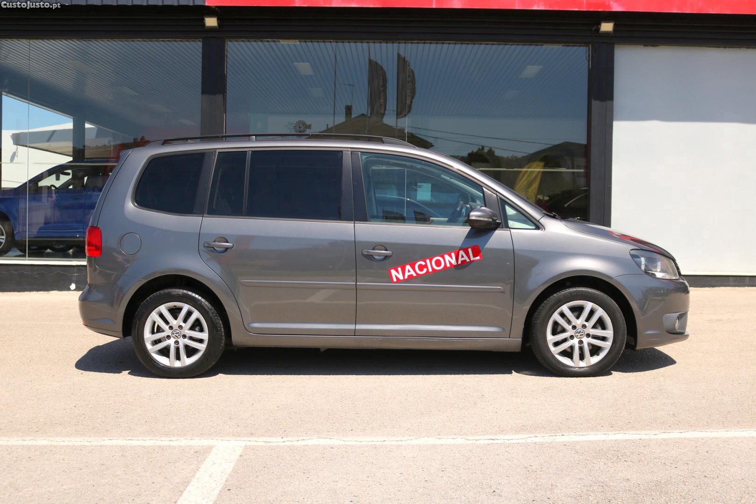 Volkswagen Touran 1.6 TDI BlueMotion Confortline 7L — fotografia 52