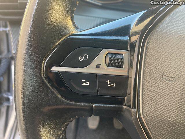 Peugeot 2008 1.2 PureTech Active — fotografia 17
