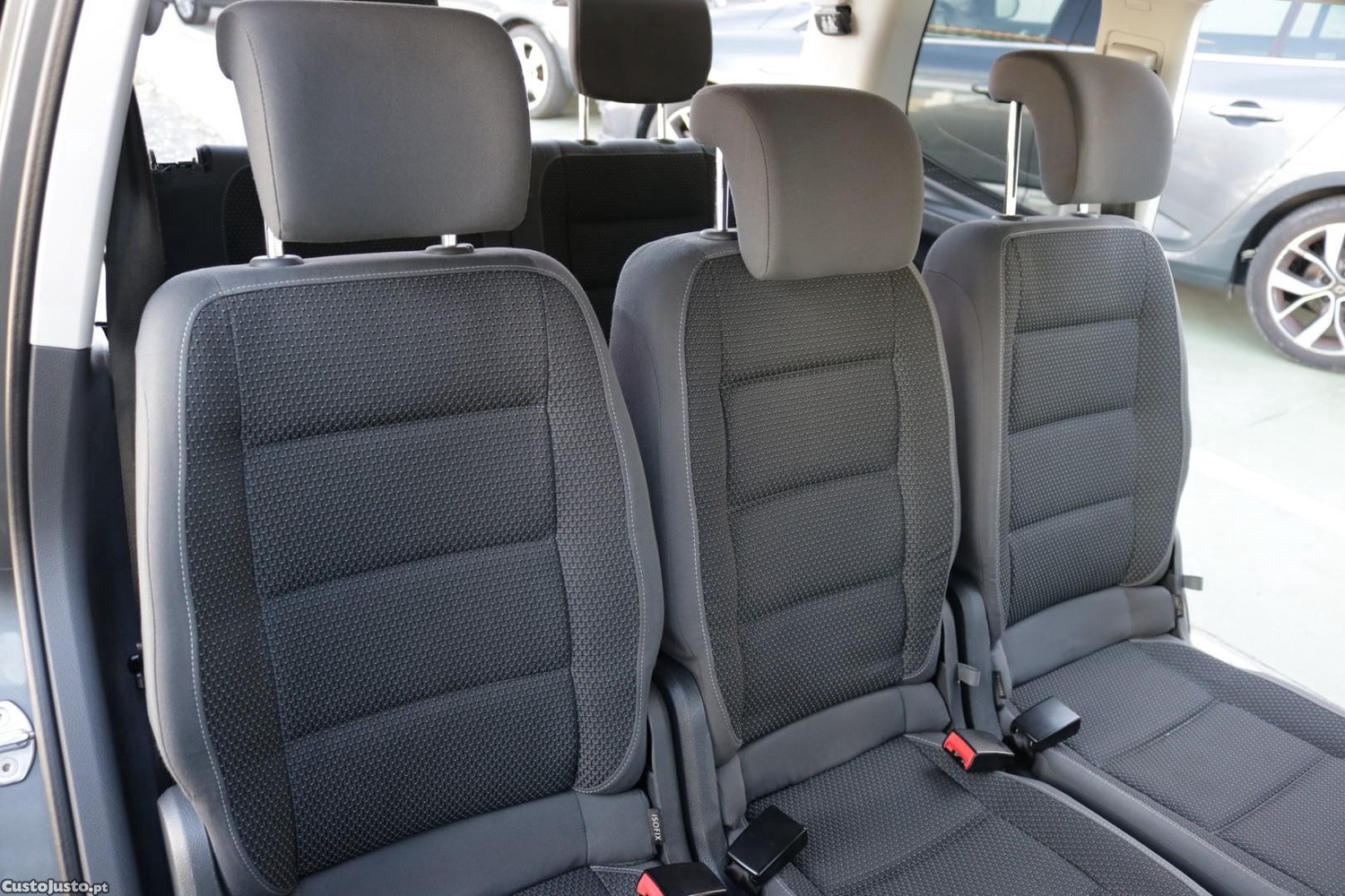 Volkswagen Touran 1.6 TDI BlueMotion Confortline 7L — fotografia 42