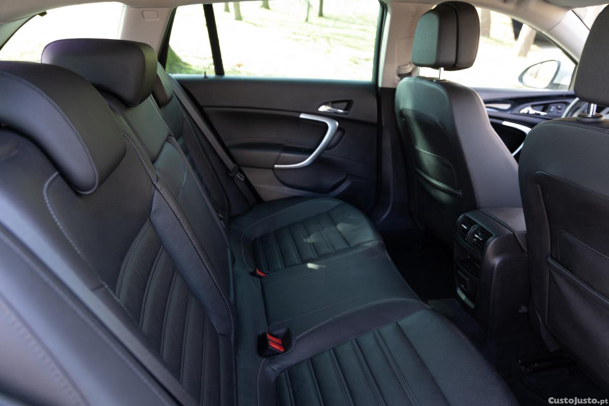 Opel Insignia Sports Tourer Sw — fotografia 3