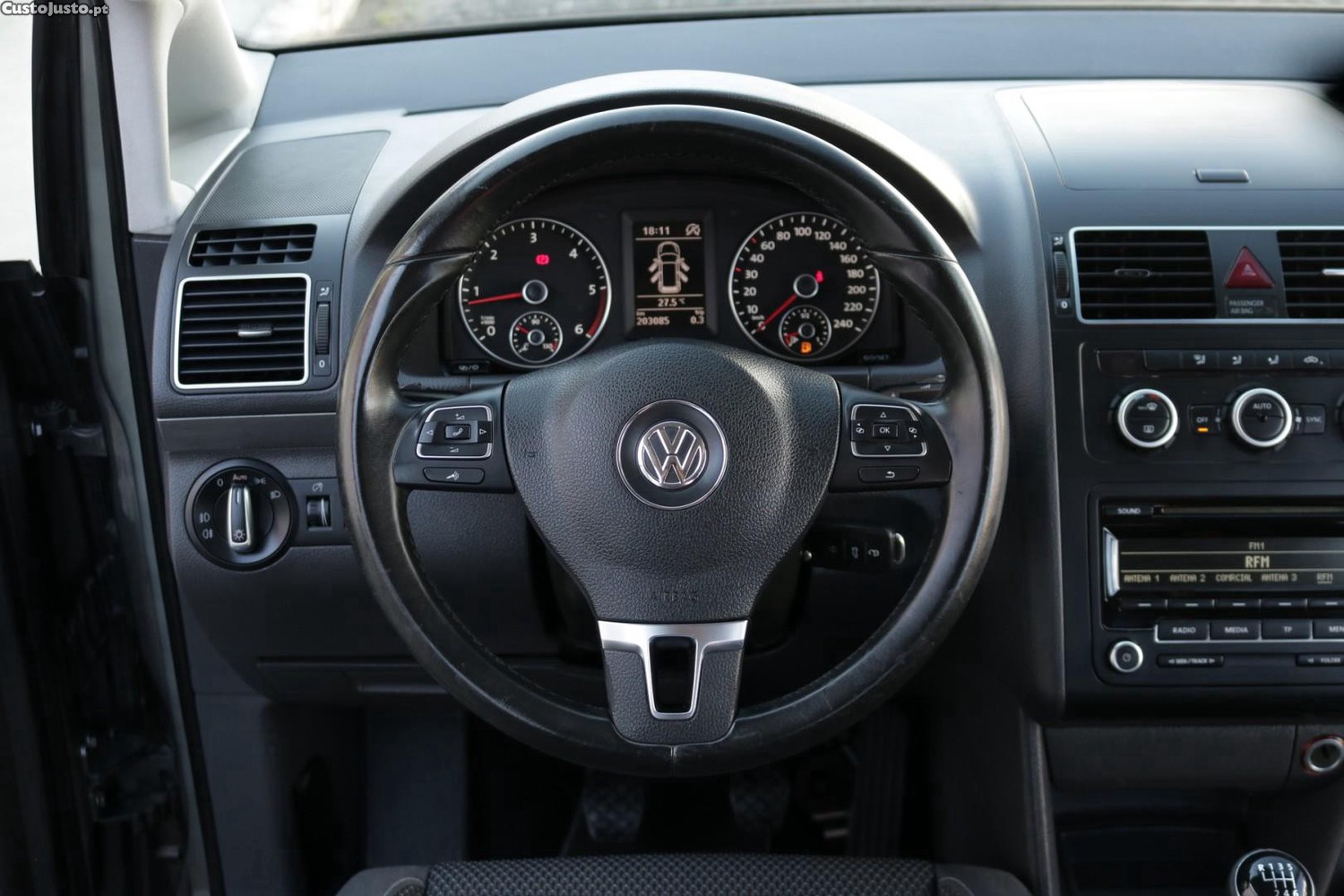 Volkswagen Touran 1.6 TDI BlueMotion Confortline 7L — fotografia 31