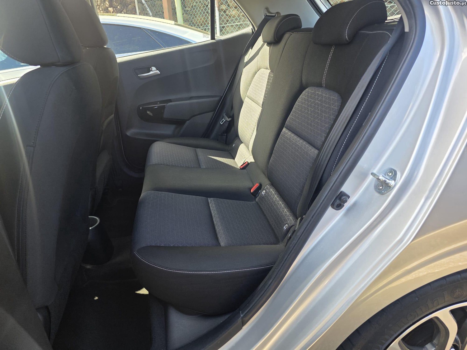 Kia Picanto 1.0 CVVT EX — fotografia 18