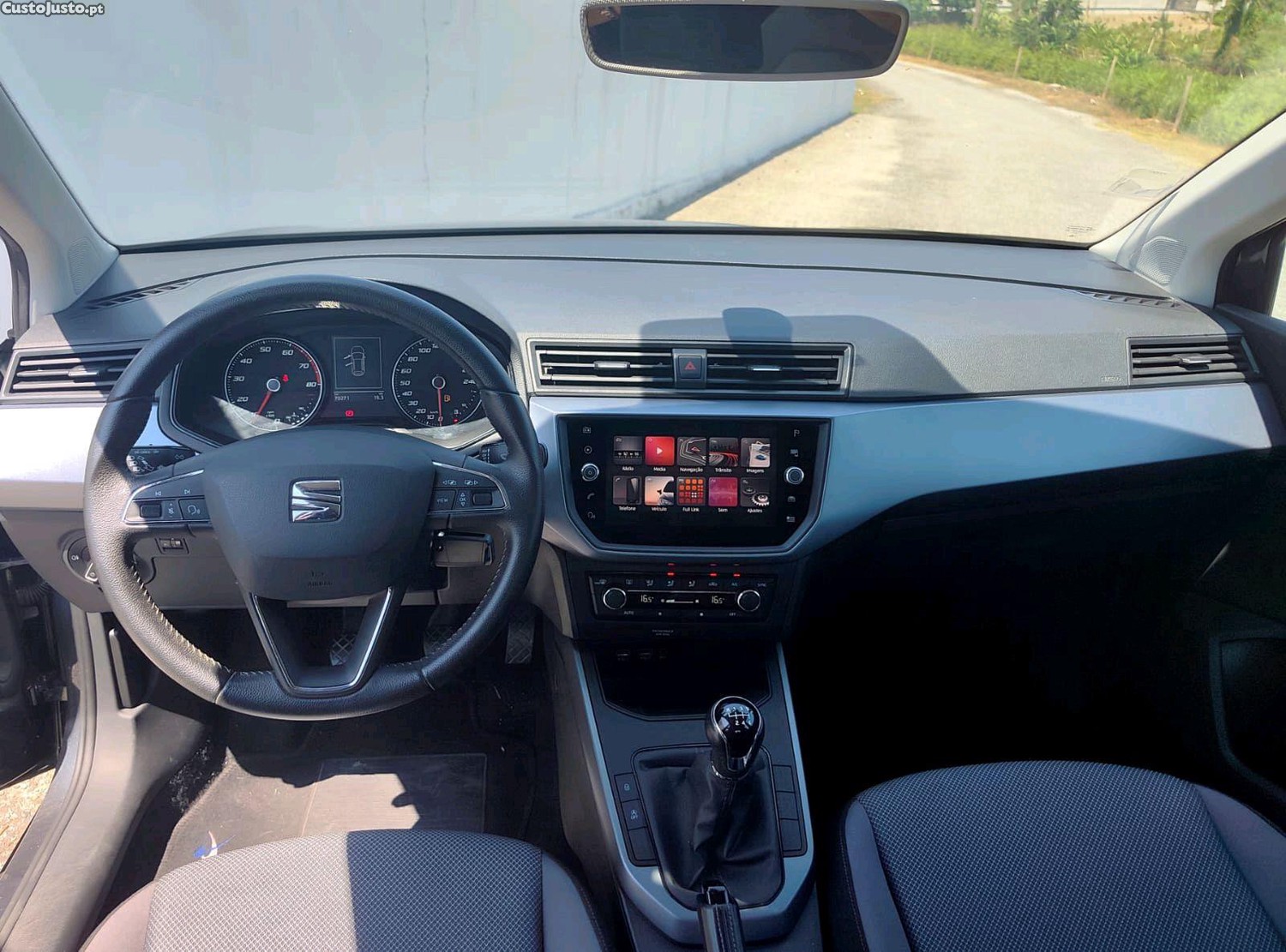 SEAT Arona 1.0 TSI 115cv Style — fotografia 4