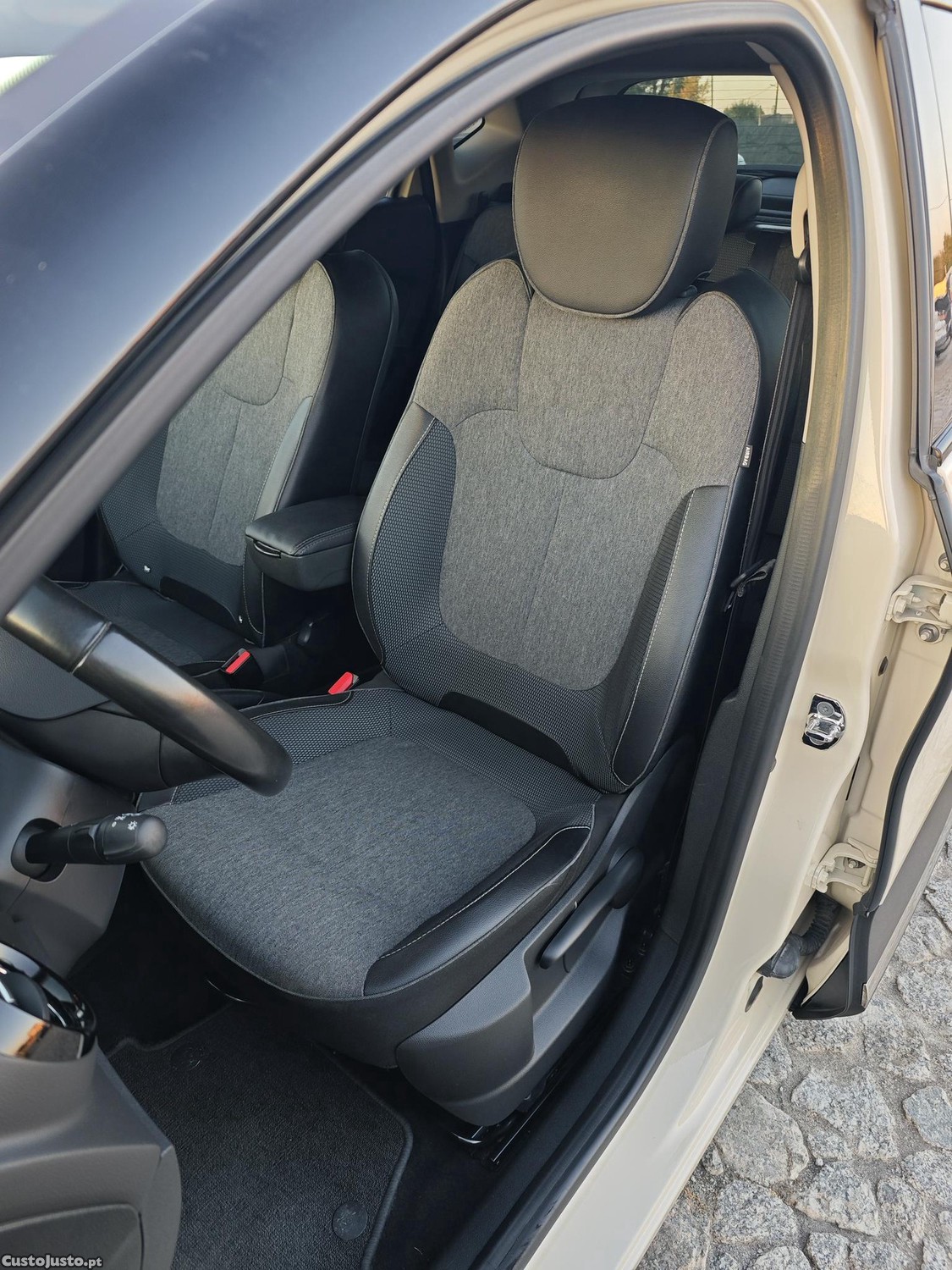 Renault Captur 0.9 Tce Exclusive — fotografia 10