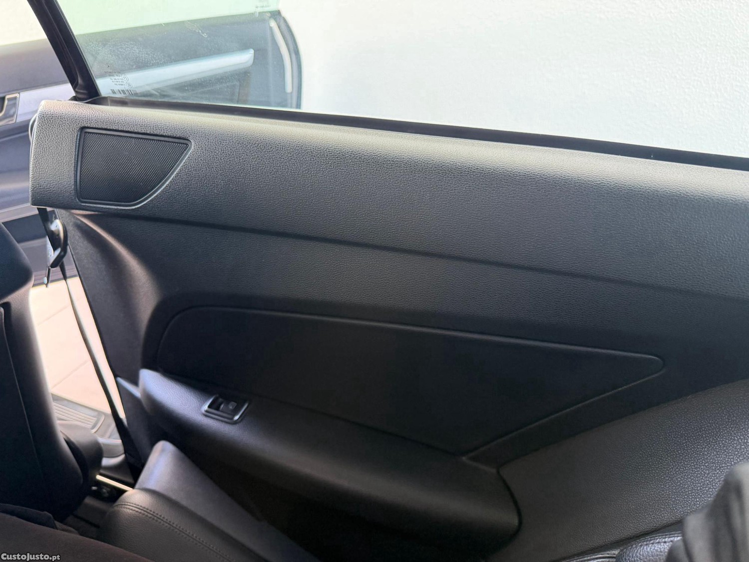 Mercedes-Benz E 220 Coupe — fotografia 7