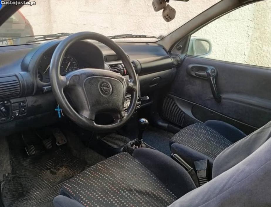Opel Corsa B Van comercial — fotografia 4