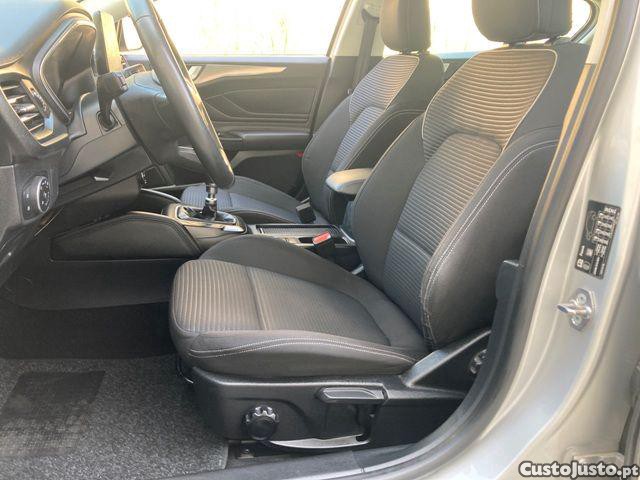 Ford Focus 1.5 TDCi ECOBlue Con — fotografia 6