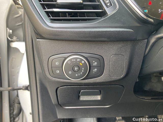 Ford Focus 1.5 TDCi ECOBlue Con — fotografia 16