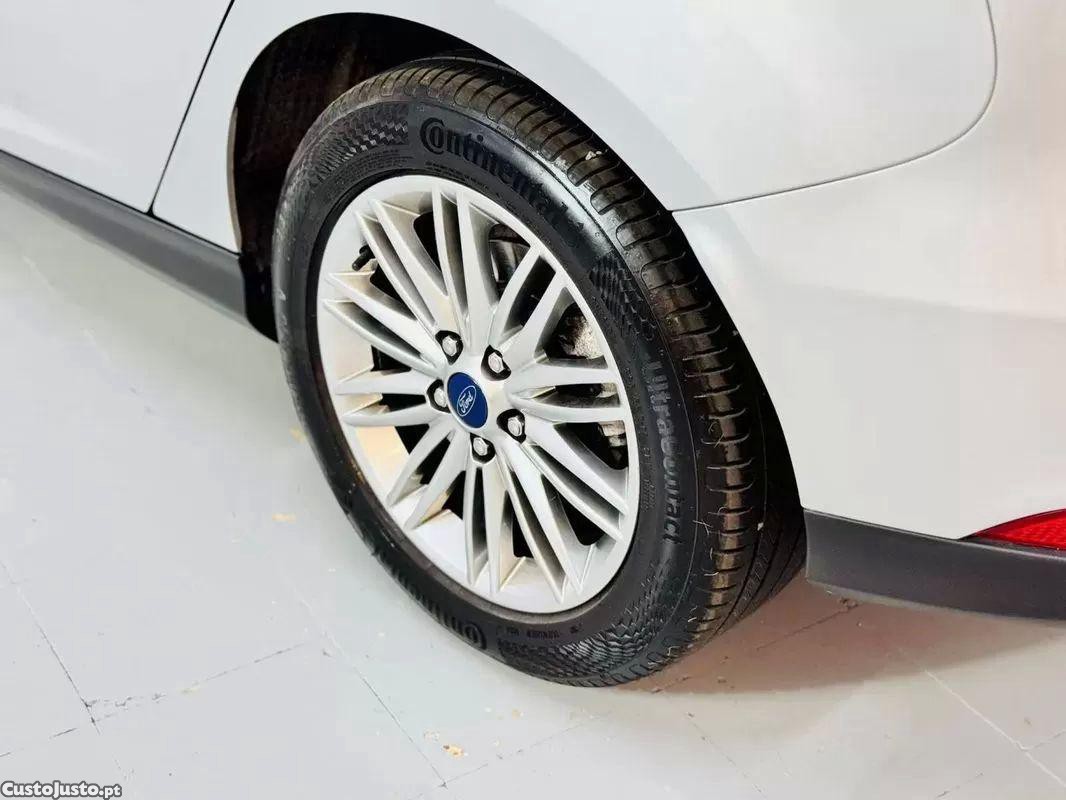 Ford Focus 1.0 ecoboost s&s active x — fotografia 5