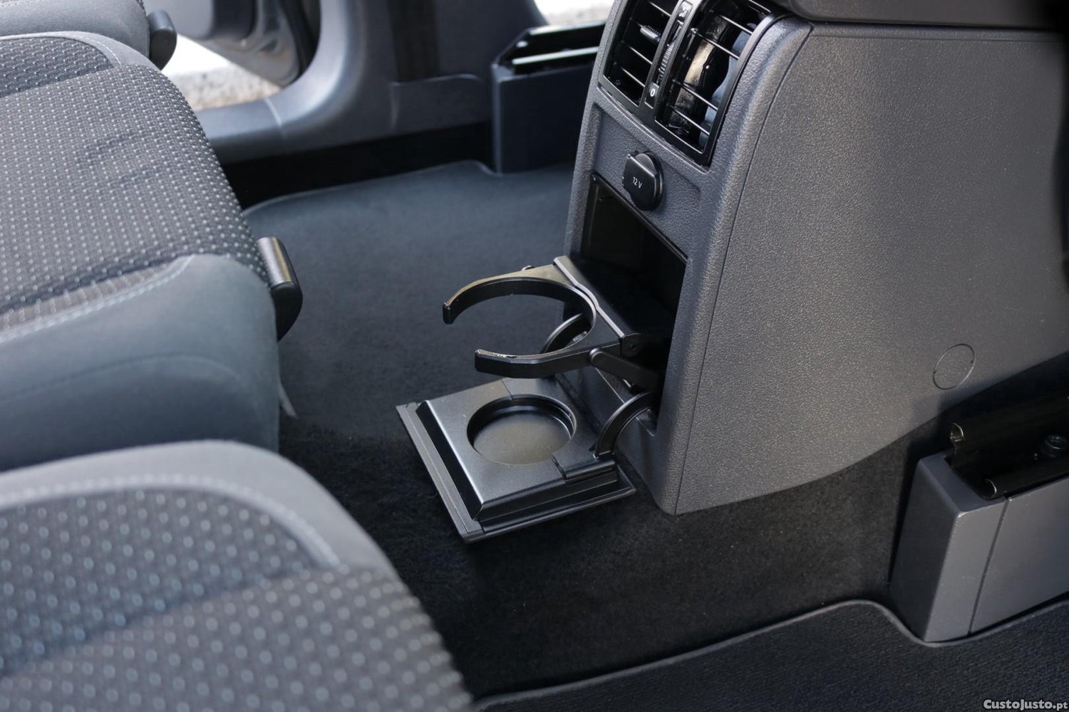 Volkswagen Touran 1.6 TDI BlueMotion Confortline 7L — fotografia 40