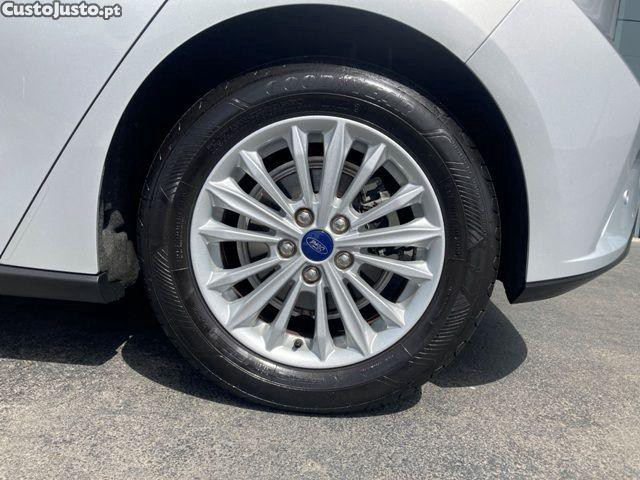 Ford Focus 1.5 TDCi ECOBlue Con — fotografia 21