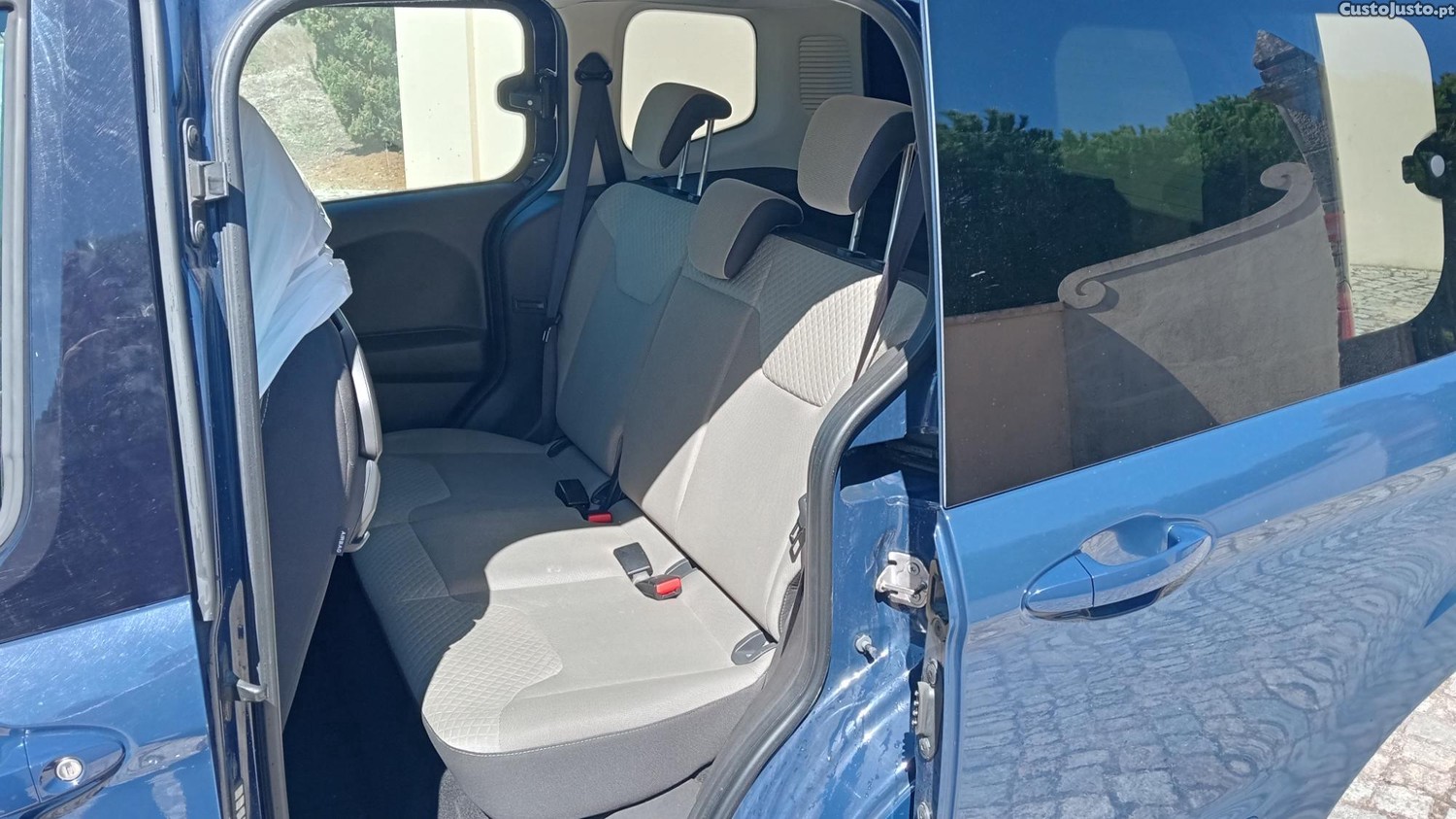 Ford Tourneo Courier — fotografia 2