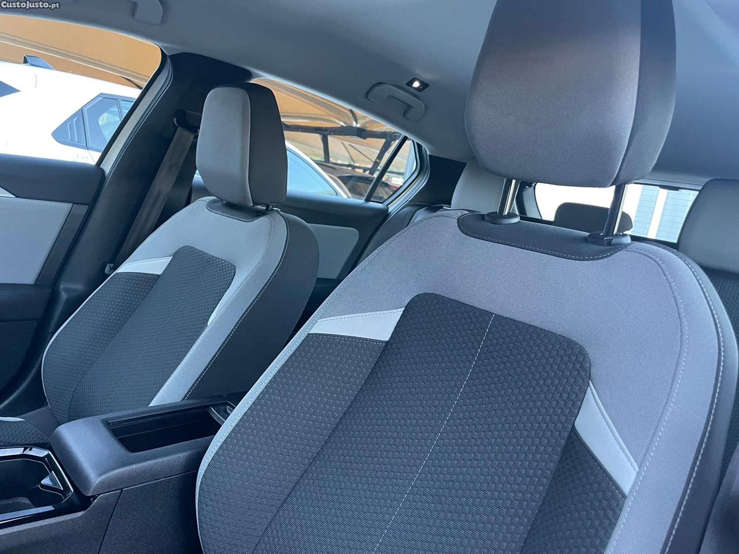 Opel Astra 1.5 D Business — fotografia 19