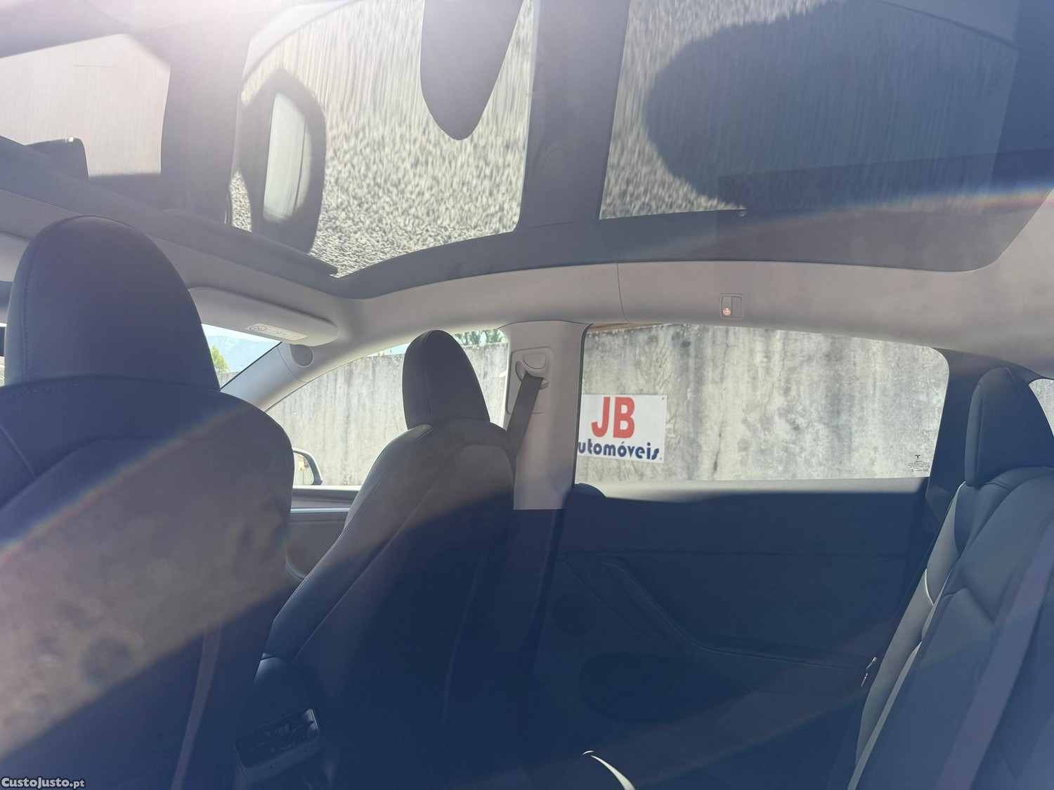 Tesla Model Y Long Range Dual Motor AWD — fotografia 5