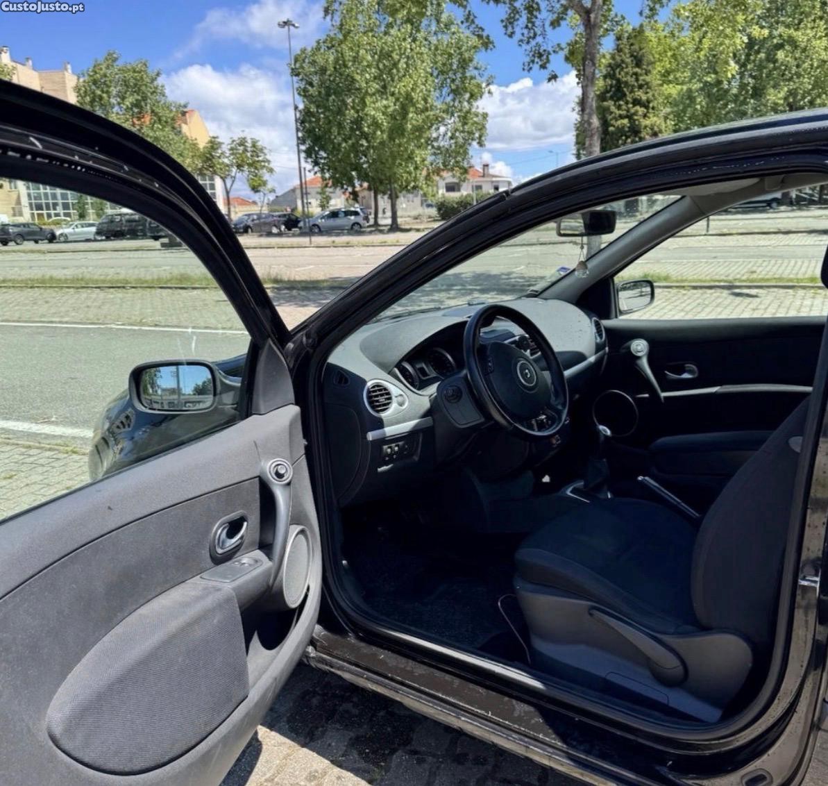 Renault Clio 1.2 16V Confort — fotografia 2