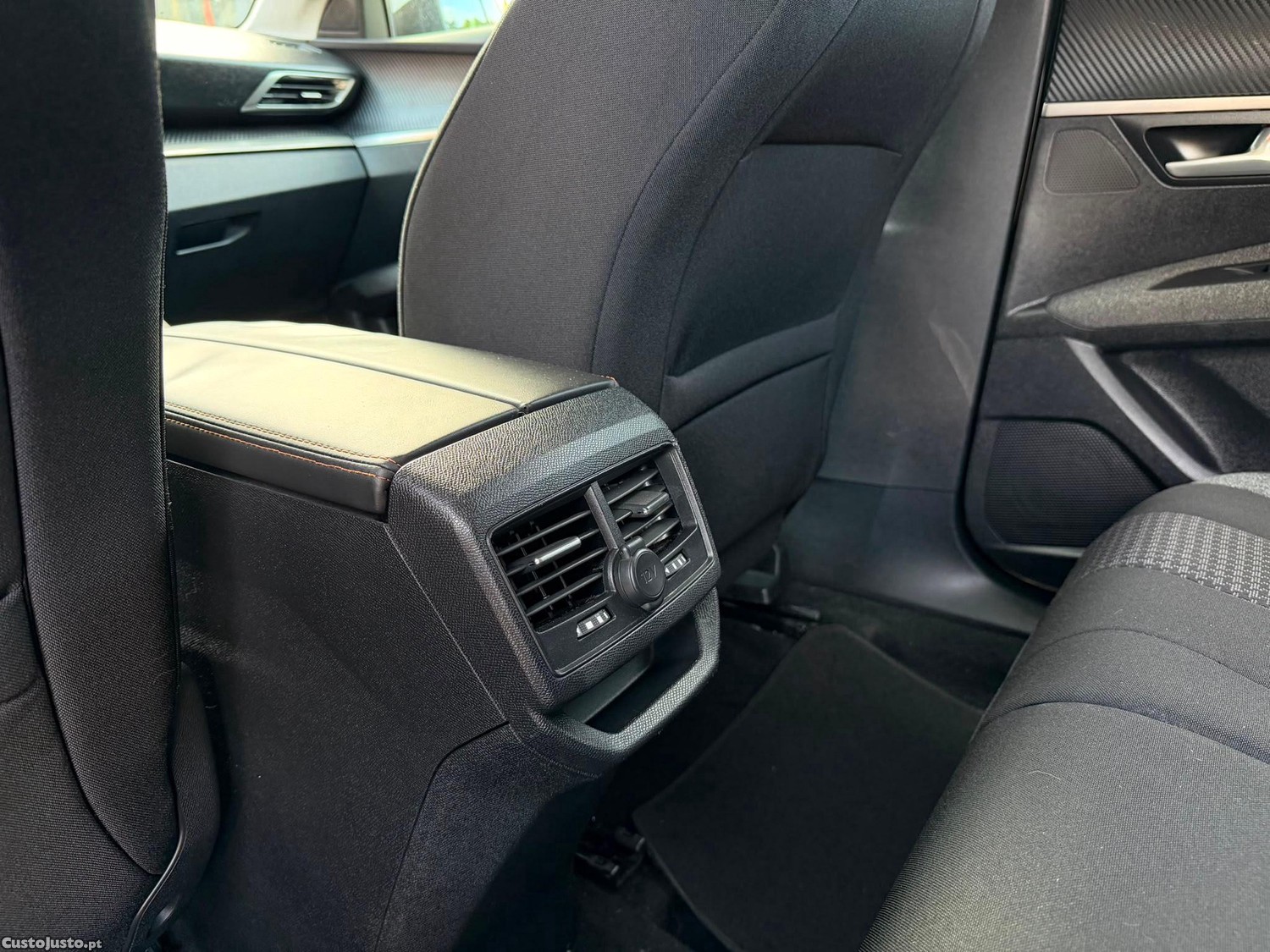 Peugeot 3008 1.5 BlueHDi Allure EAT8 — fotografia 4