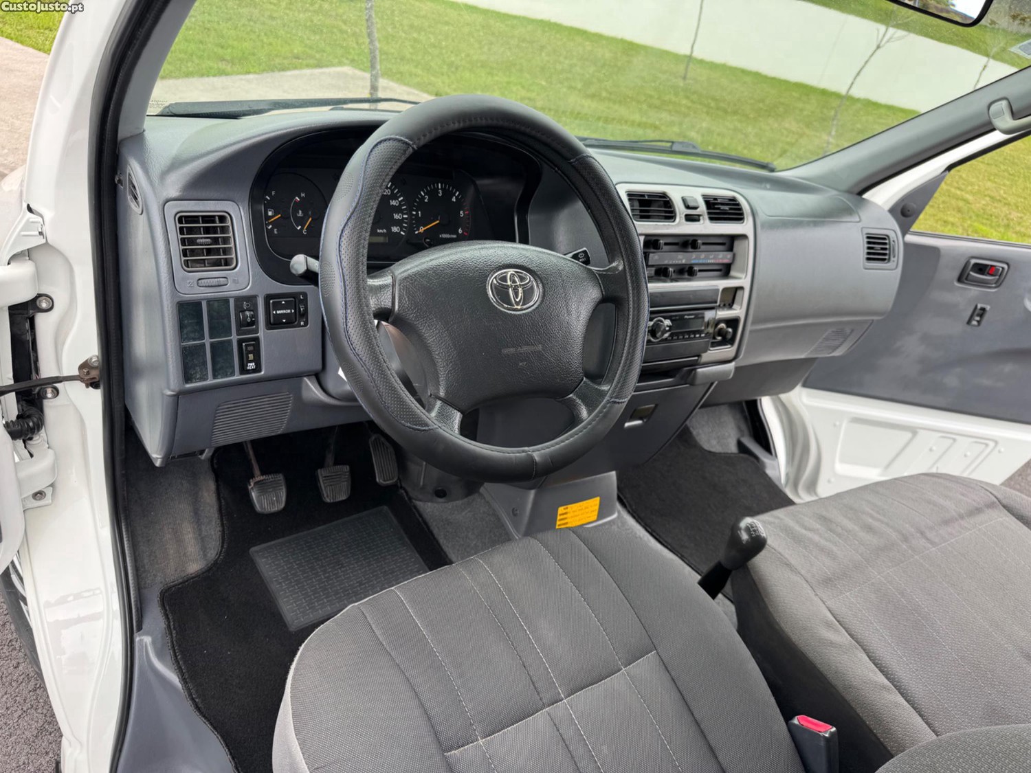 Toyota Hiace 2.5 D4D 9 Lugares C/Nova Insp até 03/2028 — fotografia 4
