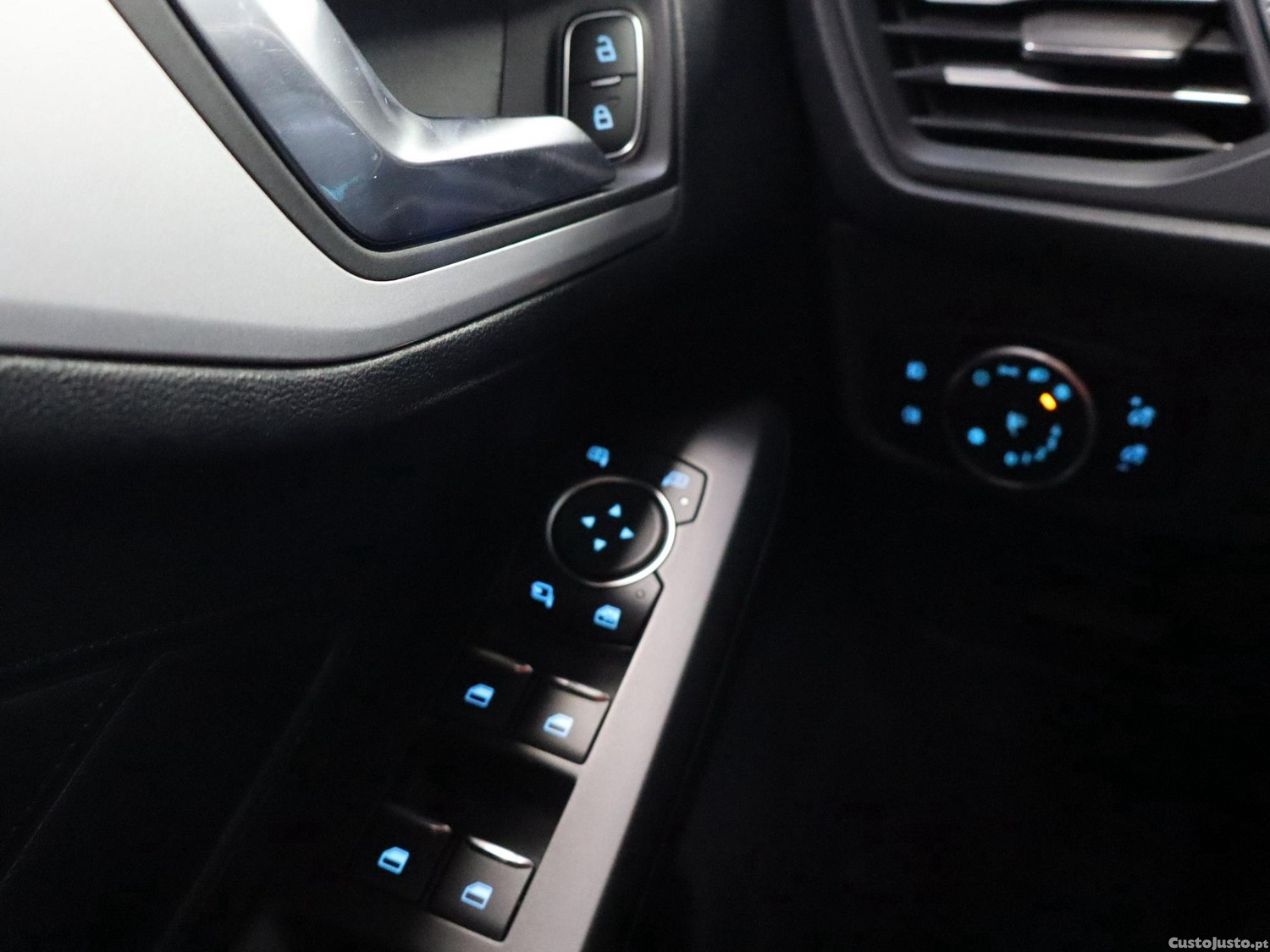 Ford Focus SW 1.5 TDCi EcoBlue Titanium — fotografia 7